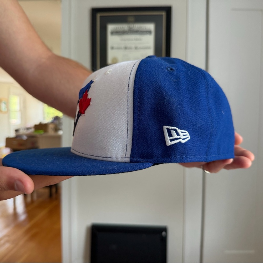 Toronto Blue Jays New Era Fitted Cap Hat (7 1/8) - Picture 5 of 6